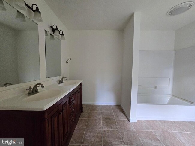 Building Photo - 68 Liberto Ln