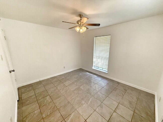 Building Photo - Charming Single-Story Corner Lot Home with...
