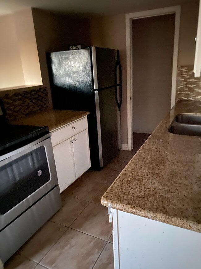 Building Photo - 4645 E Wood St