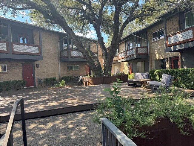 Building Photo - 1100 Azie Morton Rd