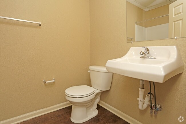 1BR, 1BA - 608 SF - Carroll House