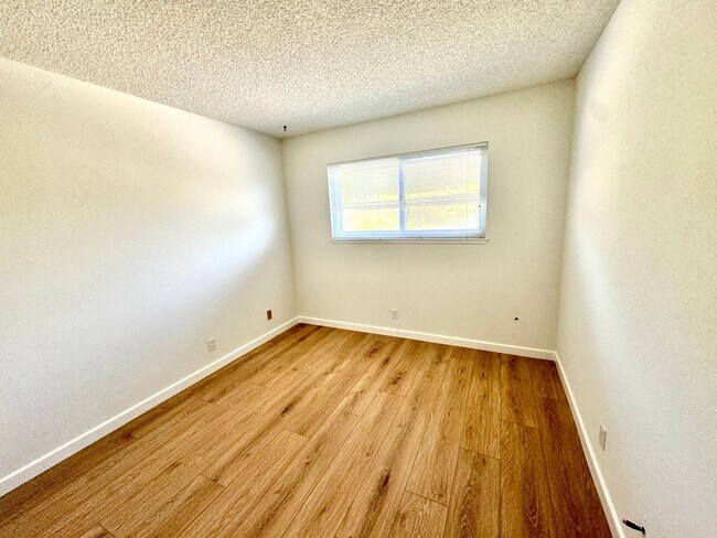 Building Photo - Charming Single Story Upgraded East End Home