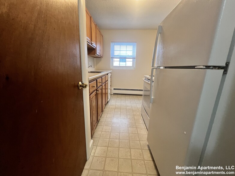 Building Photo - 11 Brattle Dr