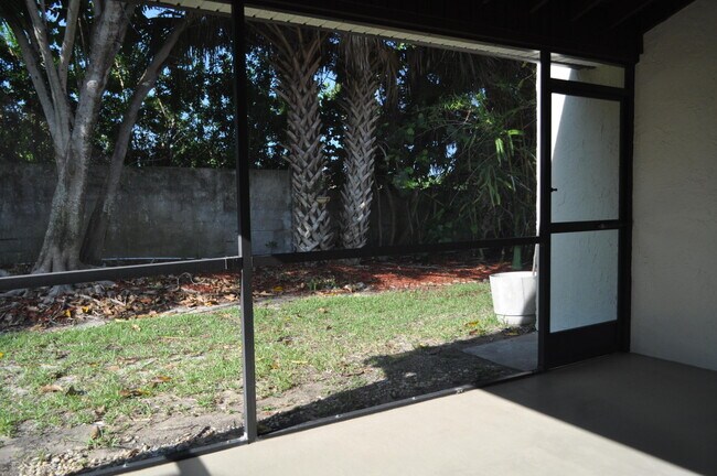 Building Photo - 165 Seawind Dr
