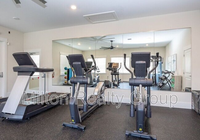 Building Photo - 120 Grove Cir