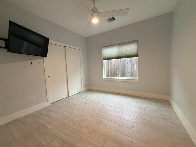 Building Photo - 4618 Nichols St