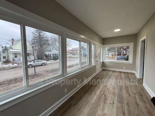 Building Photo - 930 3rd St