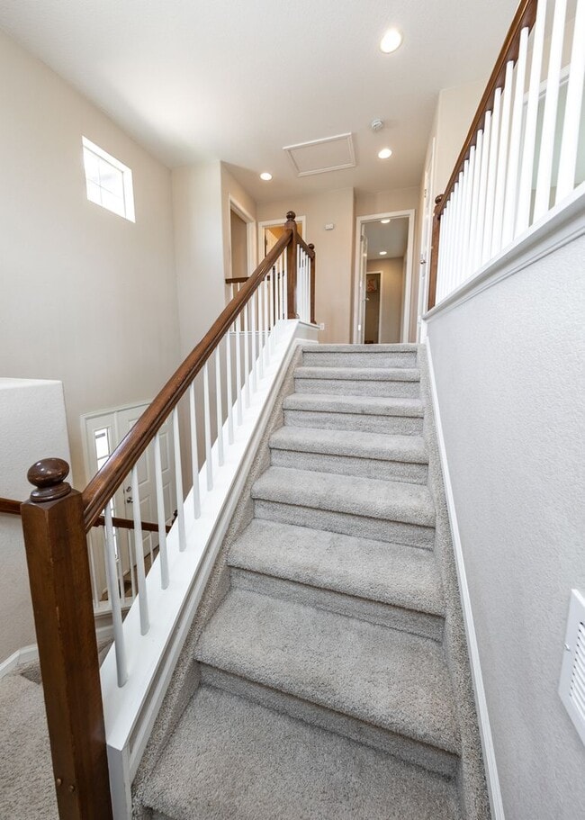 Building Photo - Charming 3 Bed, 2.5 bath in Northgate in D20