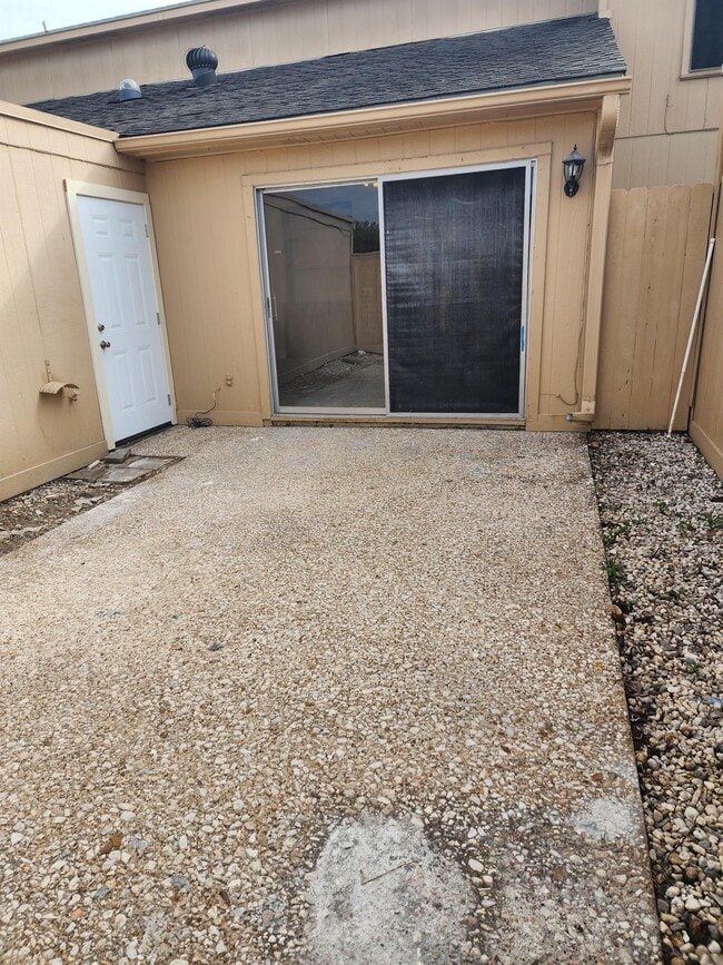 Building Photo - 410 Yorktown Ln