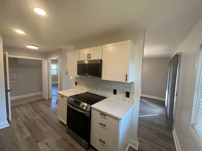 Building Photo - This fully renovated & updated 3 Bedroom a...