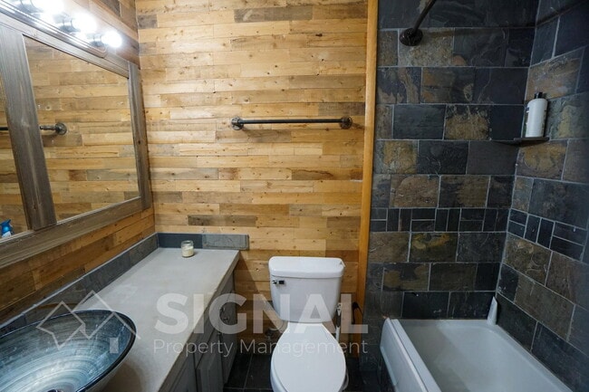 Building Photo - 616 Woodland Vlg