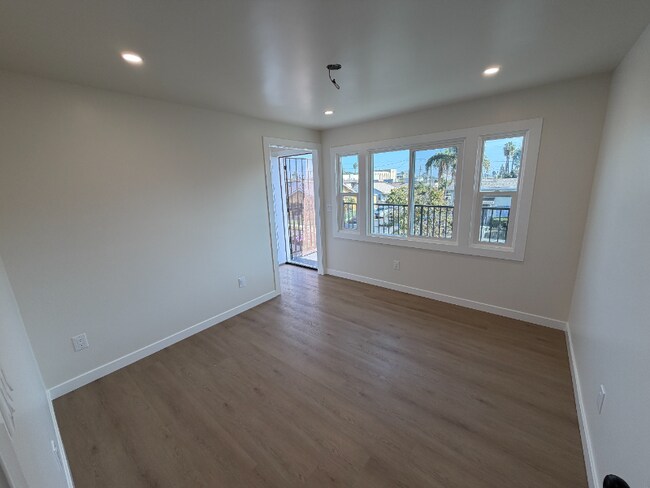 Building Photo - 1443 Linden Ave