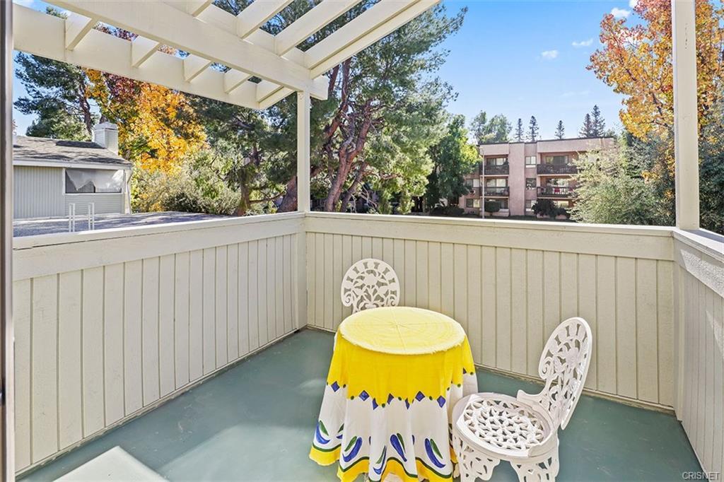 Corner Balcony - 22133 Burbank Blvd