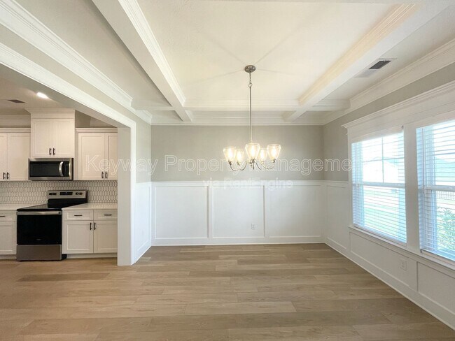 Building Photo - 410 Longford St