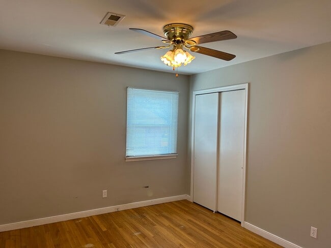 Building Photo - Charming 3 Bedroom, 2 Bath Brick Ranch Hom...