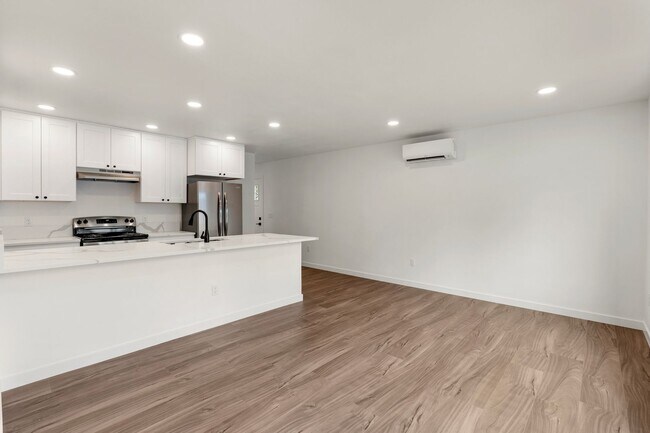 Building Photo - Brand new 3 bedroom 3 full bath townhouse in Thurston! MOVE IN SPECIAL!