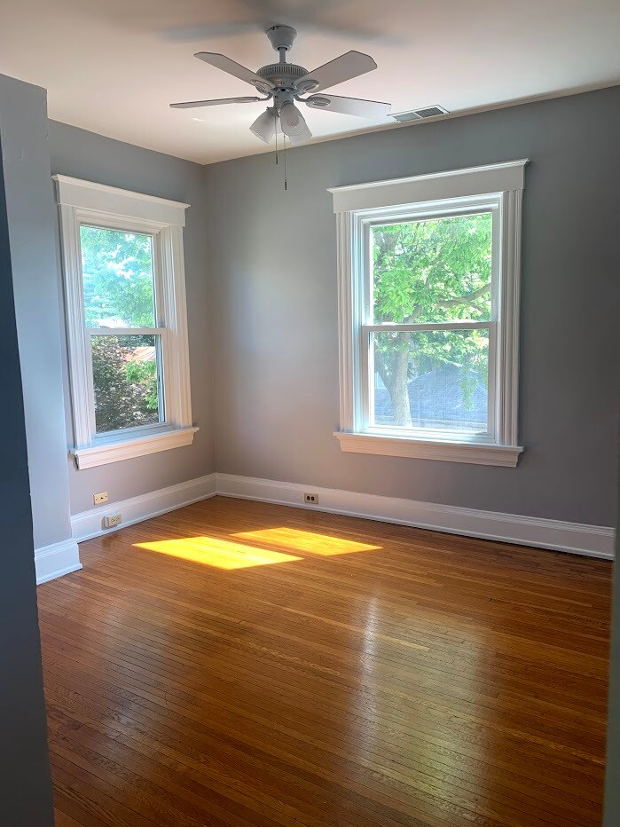 Living Area - 3554 Zumstein Ave
