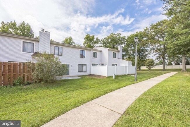 Building Photo - 250 Fir Tree Ct