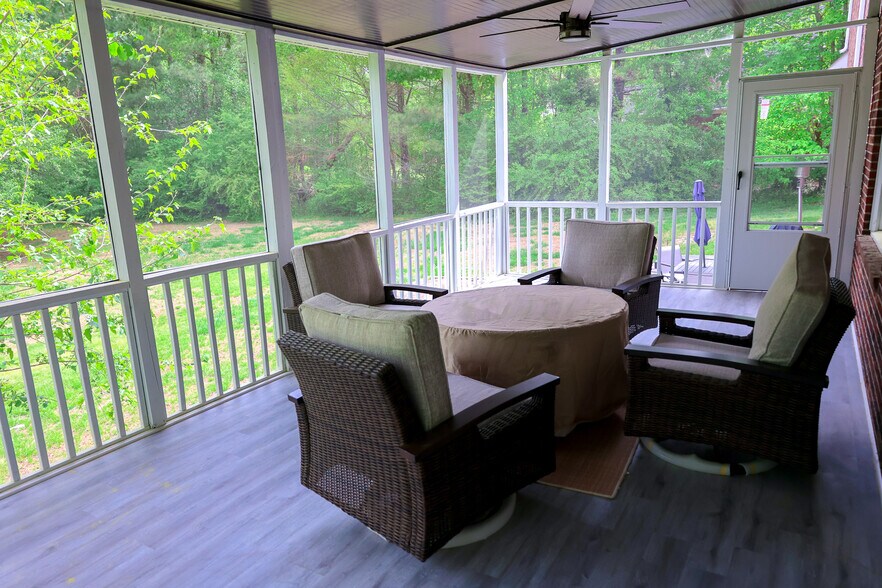 Building Photo - 1208 Enchanted Oaks Dr