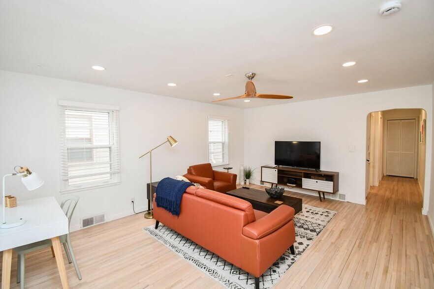 Building Photo - 2012 W 22nd St