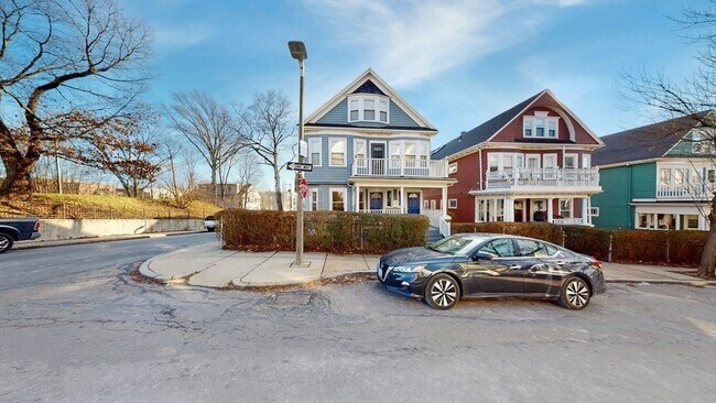 Building Photo - 16 Bentham Rd