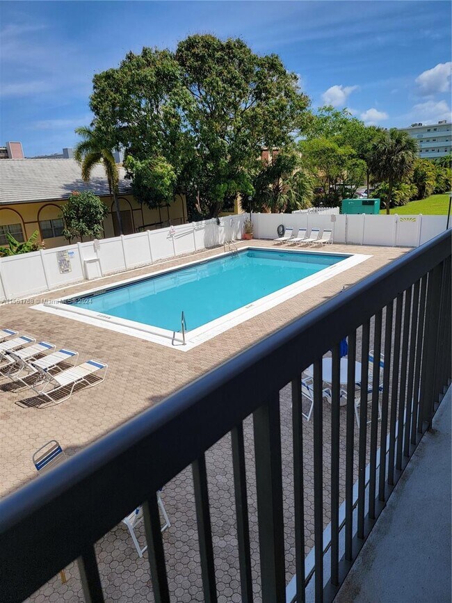 Building Photo - 1301 NE 7th St