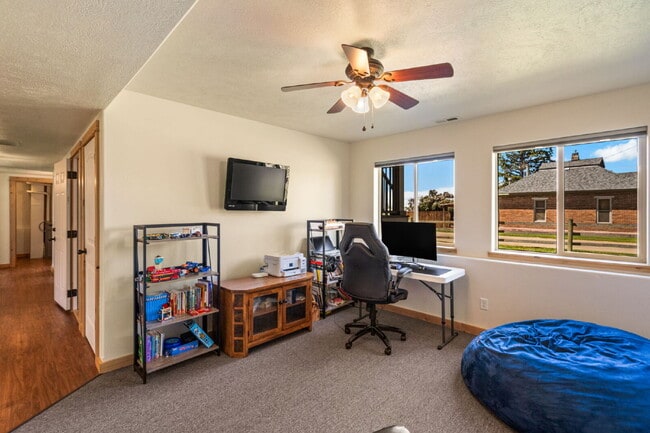 Building Photo - For Rent – Lower-Level Duplex in Sheridan