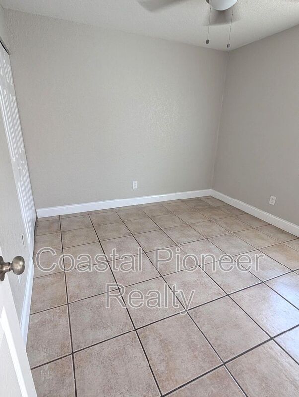 Building Photo - 5828 3rd St E