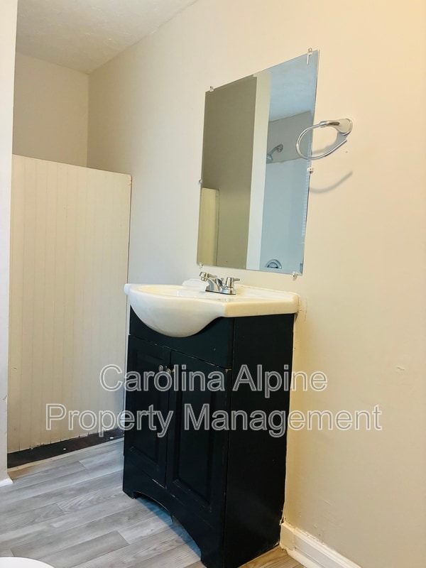 Building Photo - 208 Royster Ave