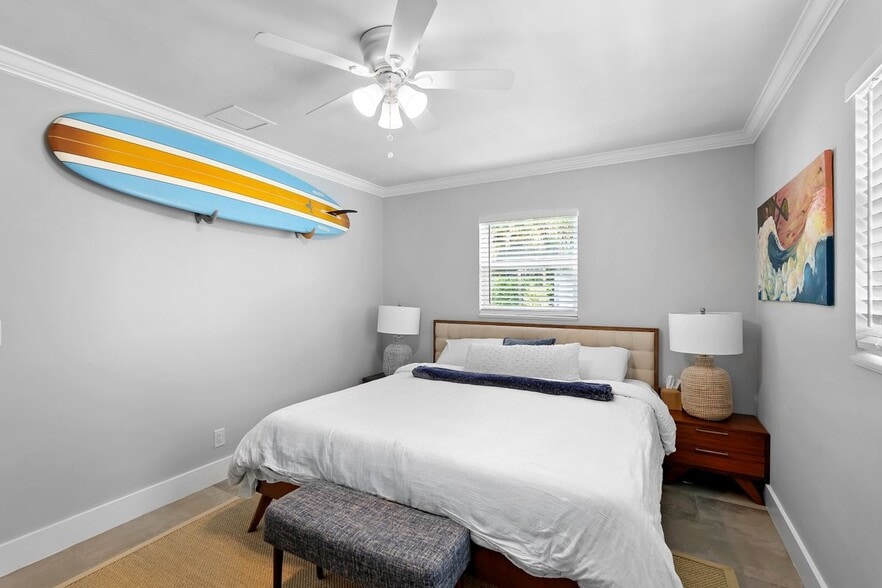 Building Photo - 911 W Hawie St