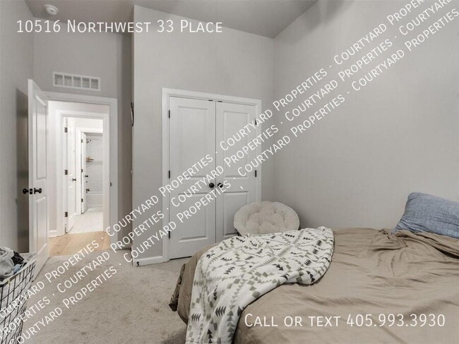 Building Photo - 10516 NW 33rd Pl