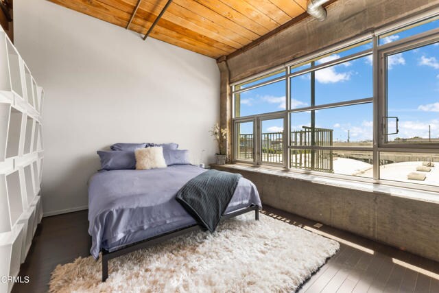 Building Photo - 530 S Hewitt St