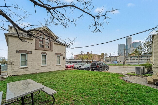 Building Photo - 1391 Woodbridge St