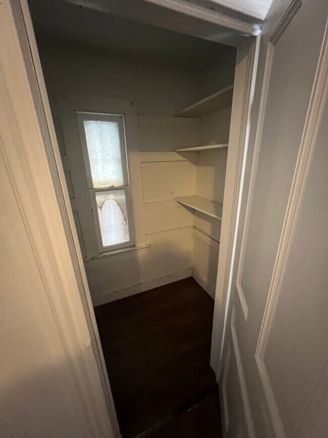 Building Photo - 329 N Lincoln Ave