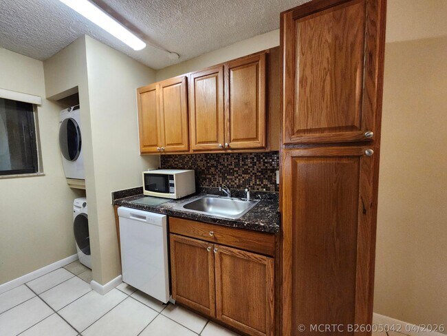 Building Photo - 545 Trace Cir