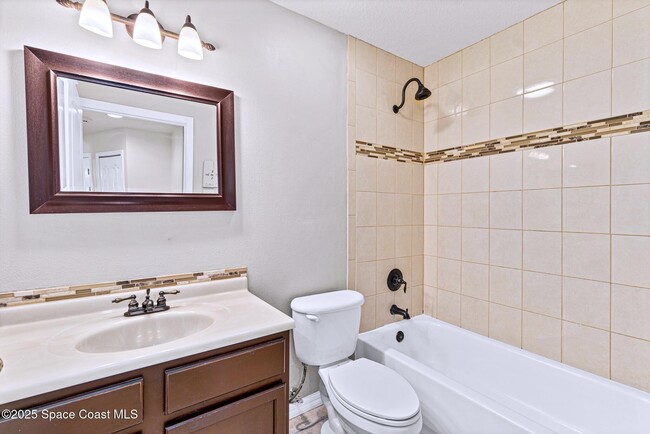 Building Photo - 960 Villa Dr