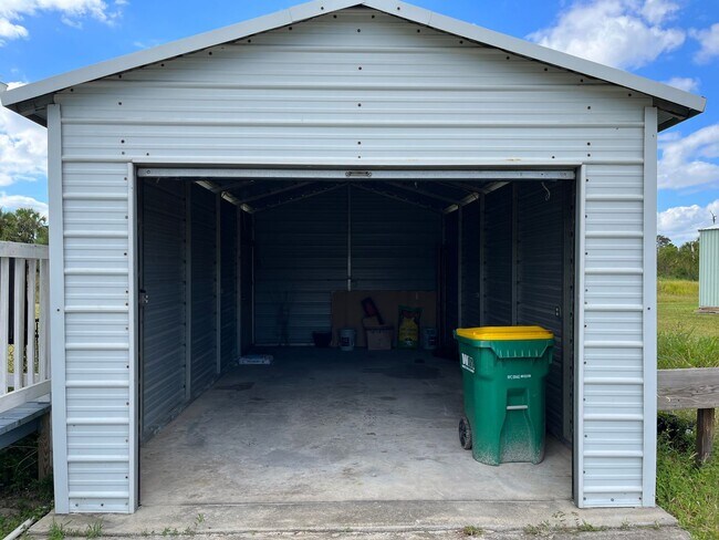 Building Photo - FURNISHED, Horse Farm Dream House