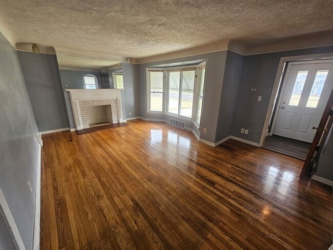Building Photo - Spacious 3-Bedroom, 2-Bath South Euclid Home!