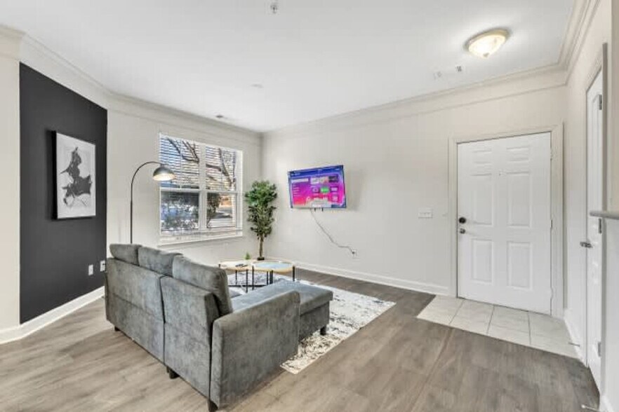 Primary Photo - 7011 Almaden Way