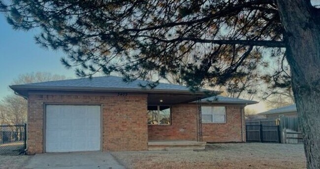 Building Photo - 3402 S Leonine Rd