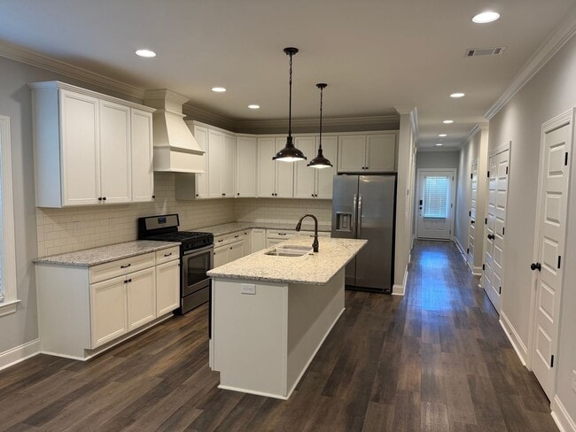 Building Photo - End Unit 3 Bedroom Townhome in Auburn