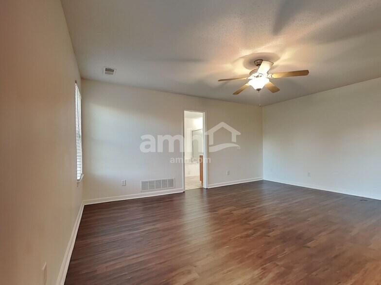 Building Photo - 8014 New Castle Cv