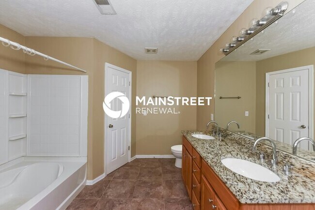 Building Photo - 5 Bedroom Pet-Friendly Home in Murfreesboro, TN with Main Street Renewal