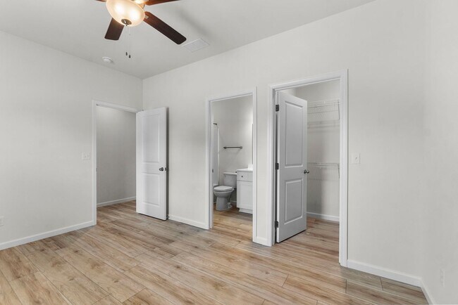 Building Photo - 1112 Bertling St