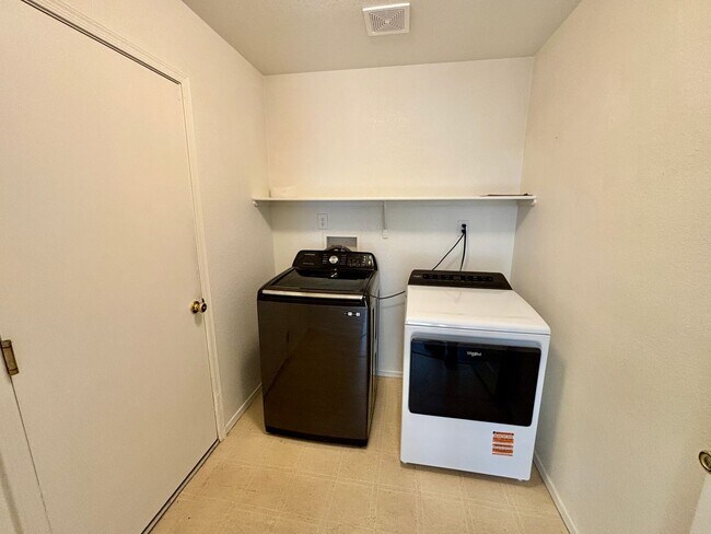 Building Photo - 5530 S Monrovia Ave