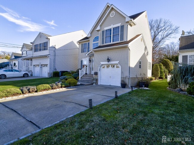 Building Photo - 357 George St