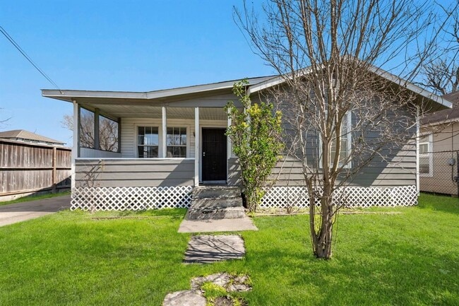 Primary Photo - 214 N Hagerman St