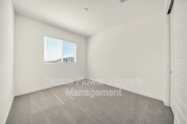 Building Photo - 6946 W Buckhorn Trail