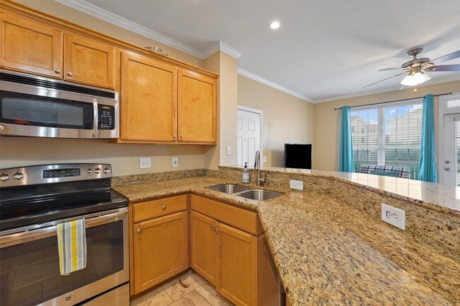 Building Photo - 7000 Seawall Blvd