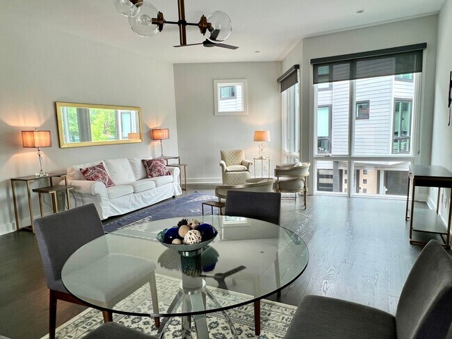 Building Photo - Modern Townhome with Roof Terrace in Dilworth Neighborhood Charlotte NC